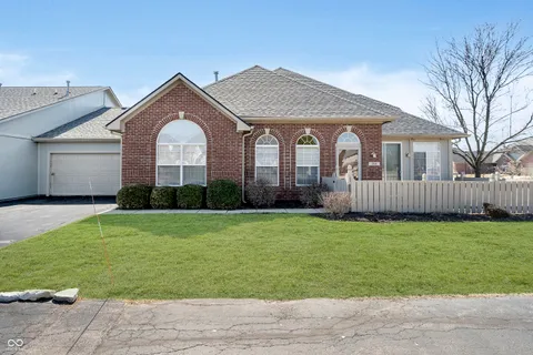 2811 Grandview Lane, Greenwood, IN 46143 - MLS#: 22018146