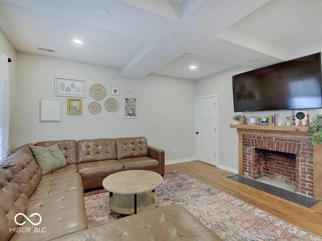 Trafalgar, Indiana 46181, United States, 3 Bedrooms Bedrooms, ,3 BathroomsBathrooms,Residential,Active,101996