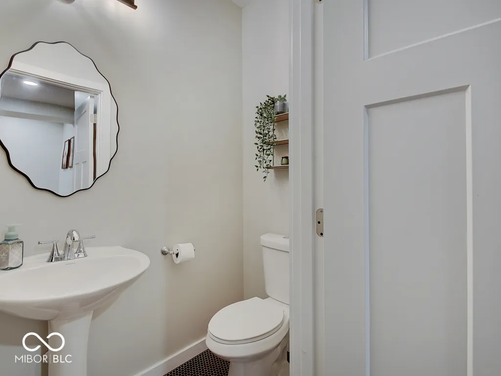 Trafalgar, Indiana 46181, United States, 3 Bedrooms Bedrooms, ,3 BathroomsBathrooms,Residential,Active,101996