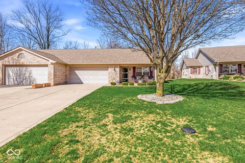 Photo of 5435 Coventry Park Way, Indianapolis, IN 46237 (MLS # 22089174)