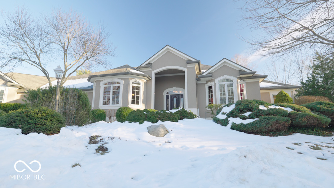 3799 N Foxcliff Drive E