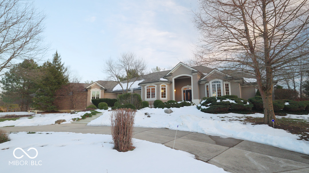 3799 N Foxcliff Drive E