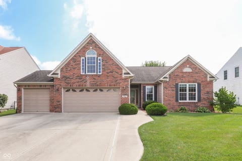 Photo of 545 Georgetown Road, Greenwood, IN 46142 (MLS # 22118655)