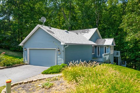 Photo of 75 Pine Water Court, Nashville, IN 47448 (MLS # 22059622)