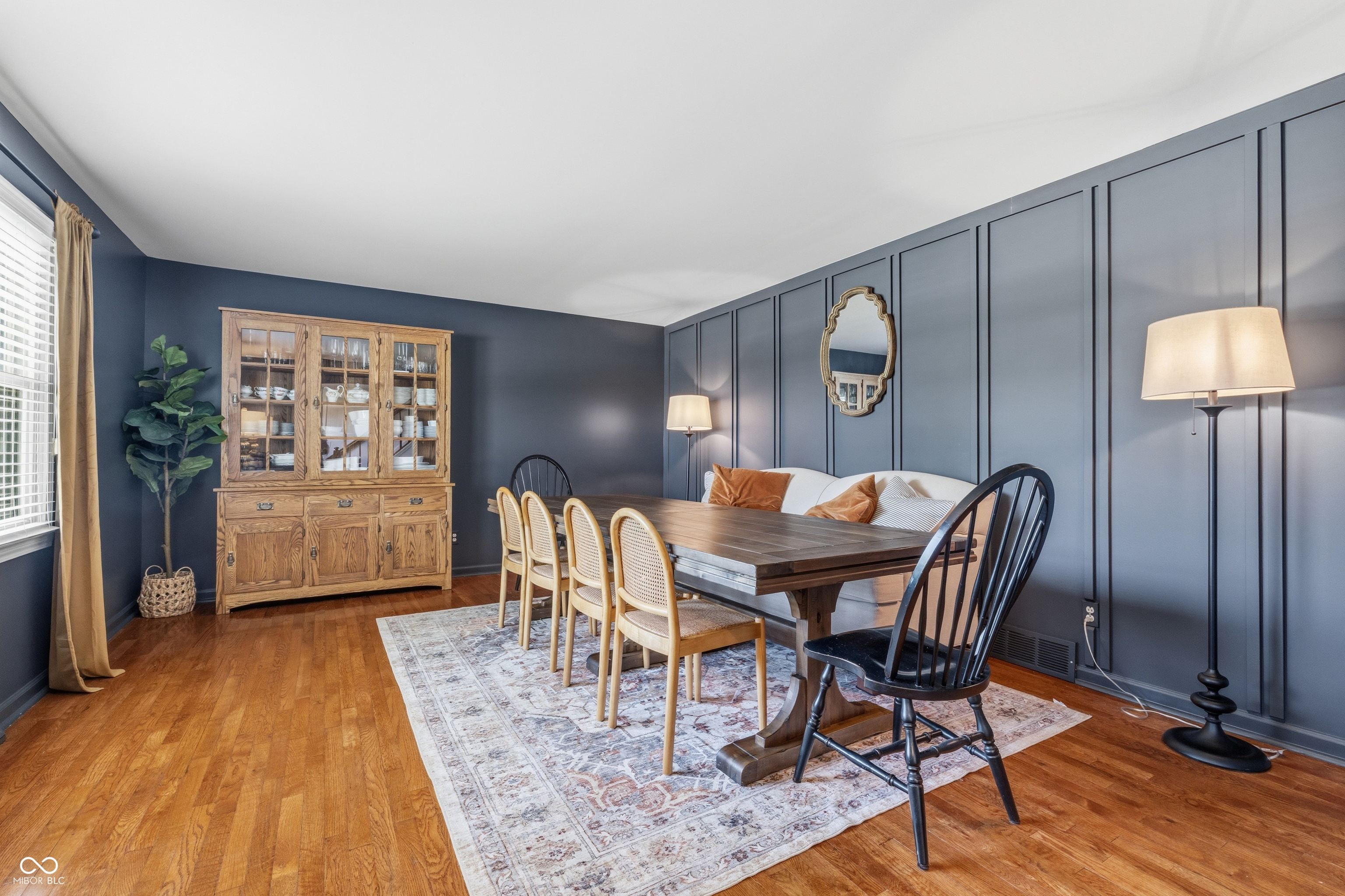 10716 W Lakeshore Drive