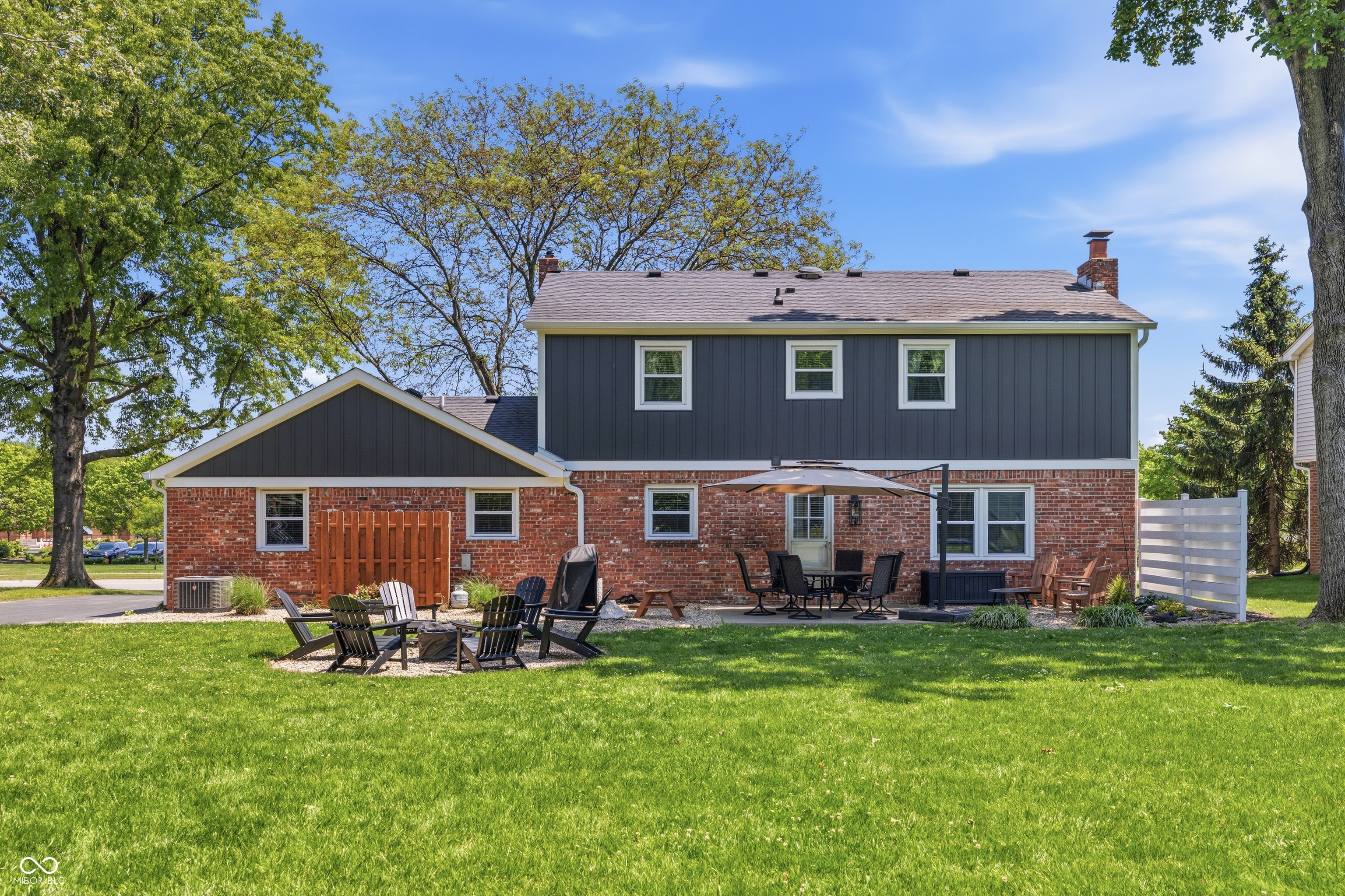 10716 W Lakeshore Drive