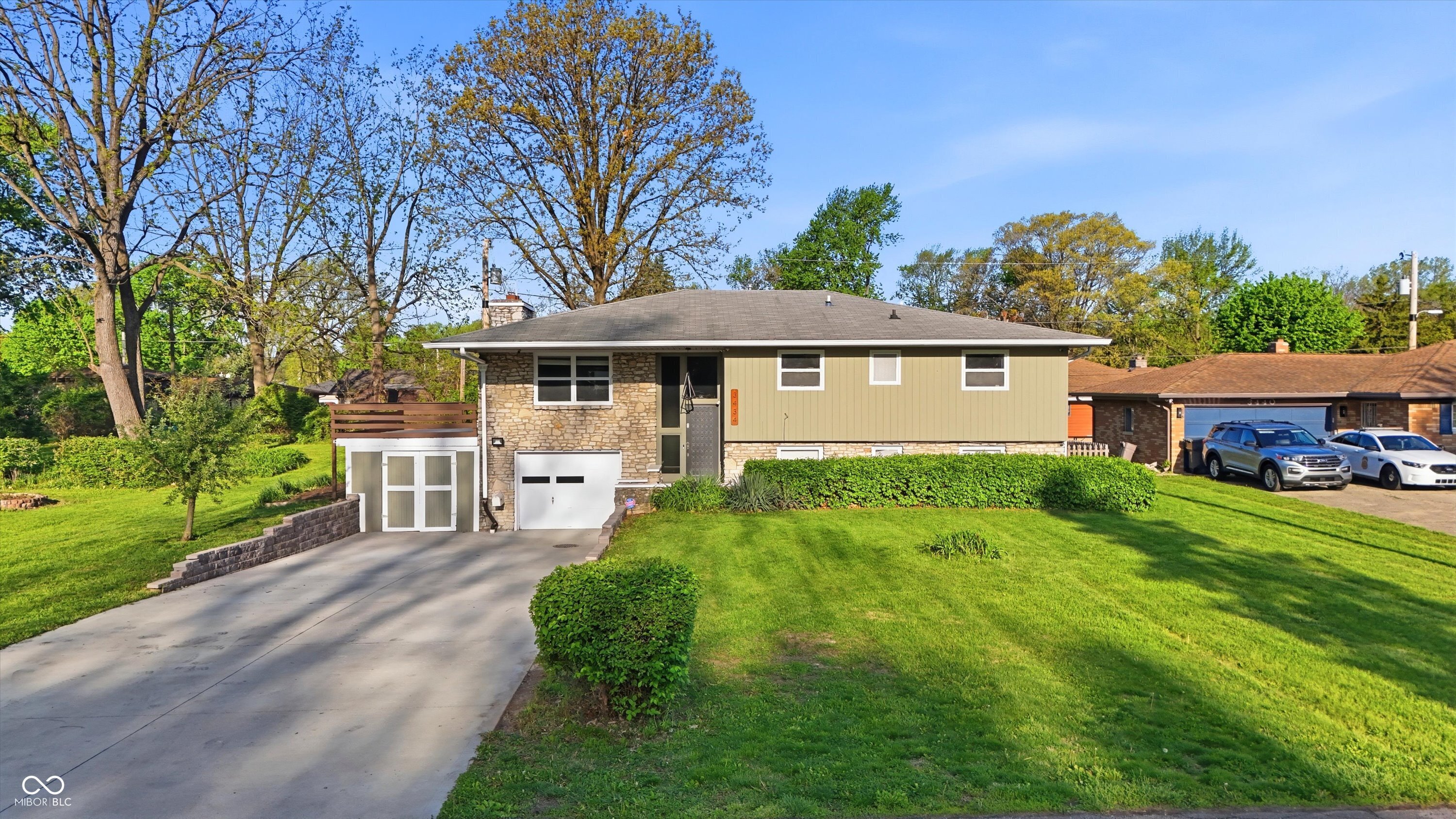 3434 N Lesley Avenue