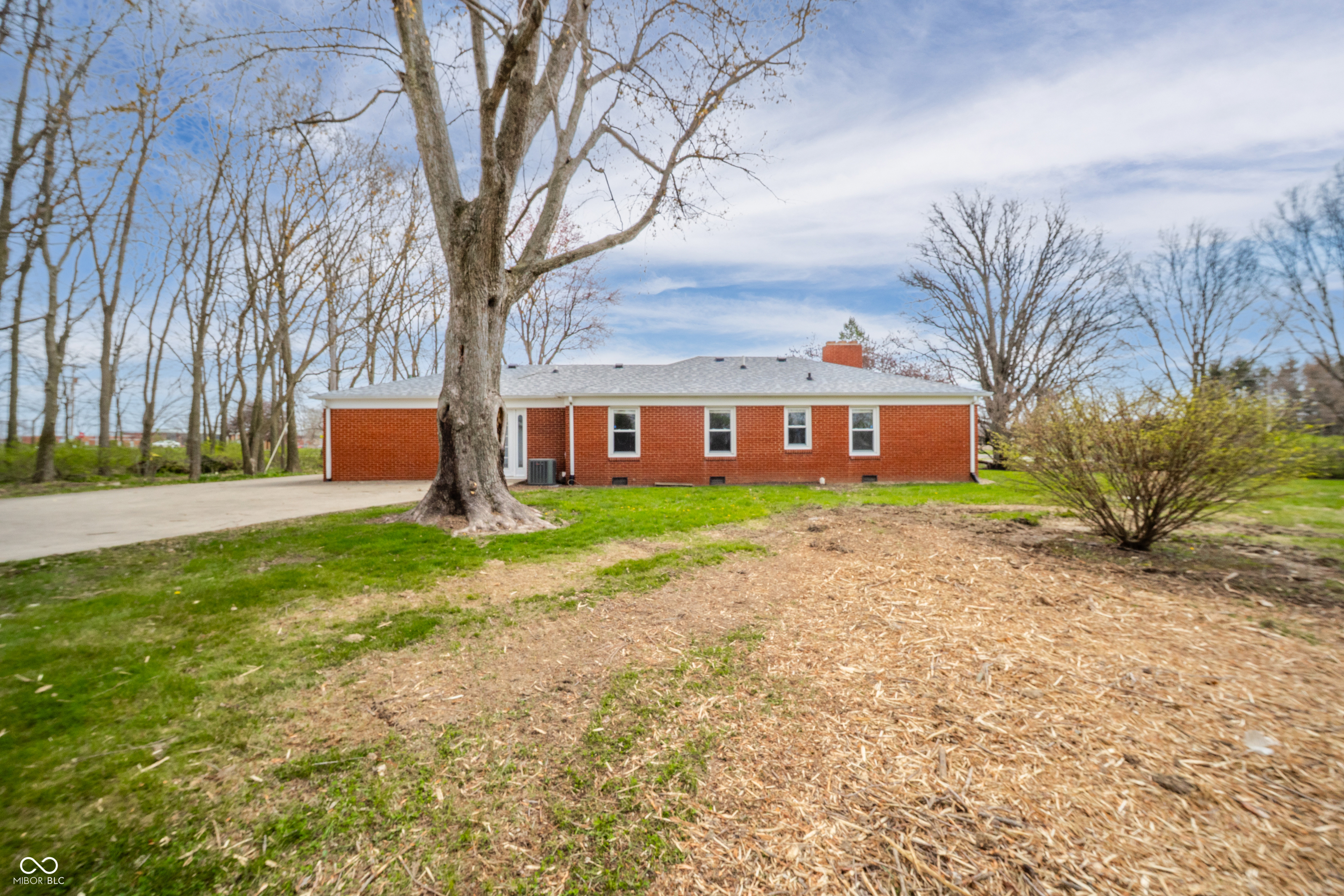 1911 N Rangeline Road