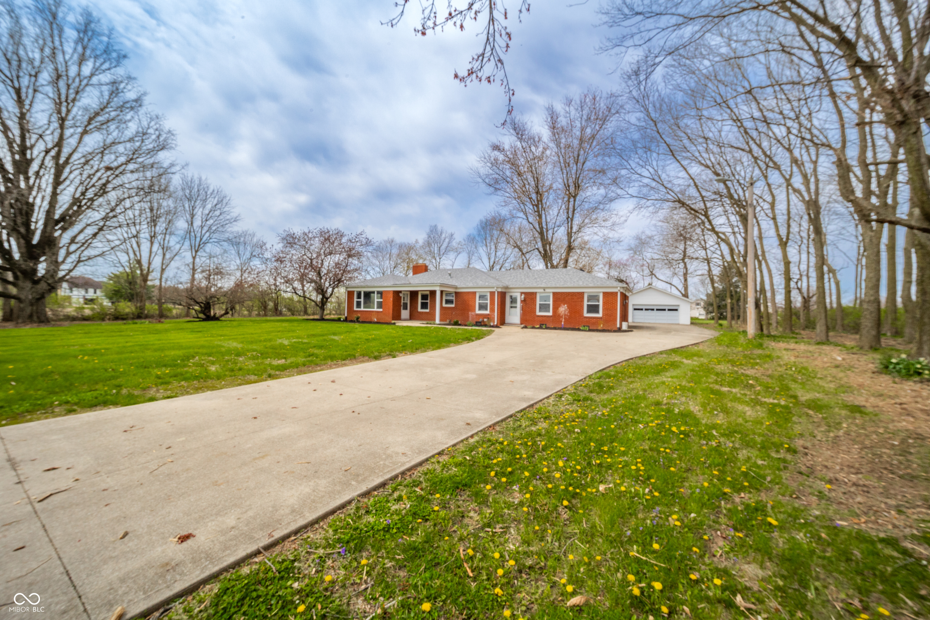 1911 N Rangeline Road