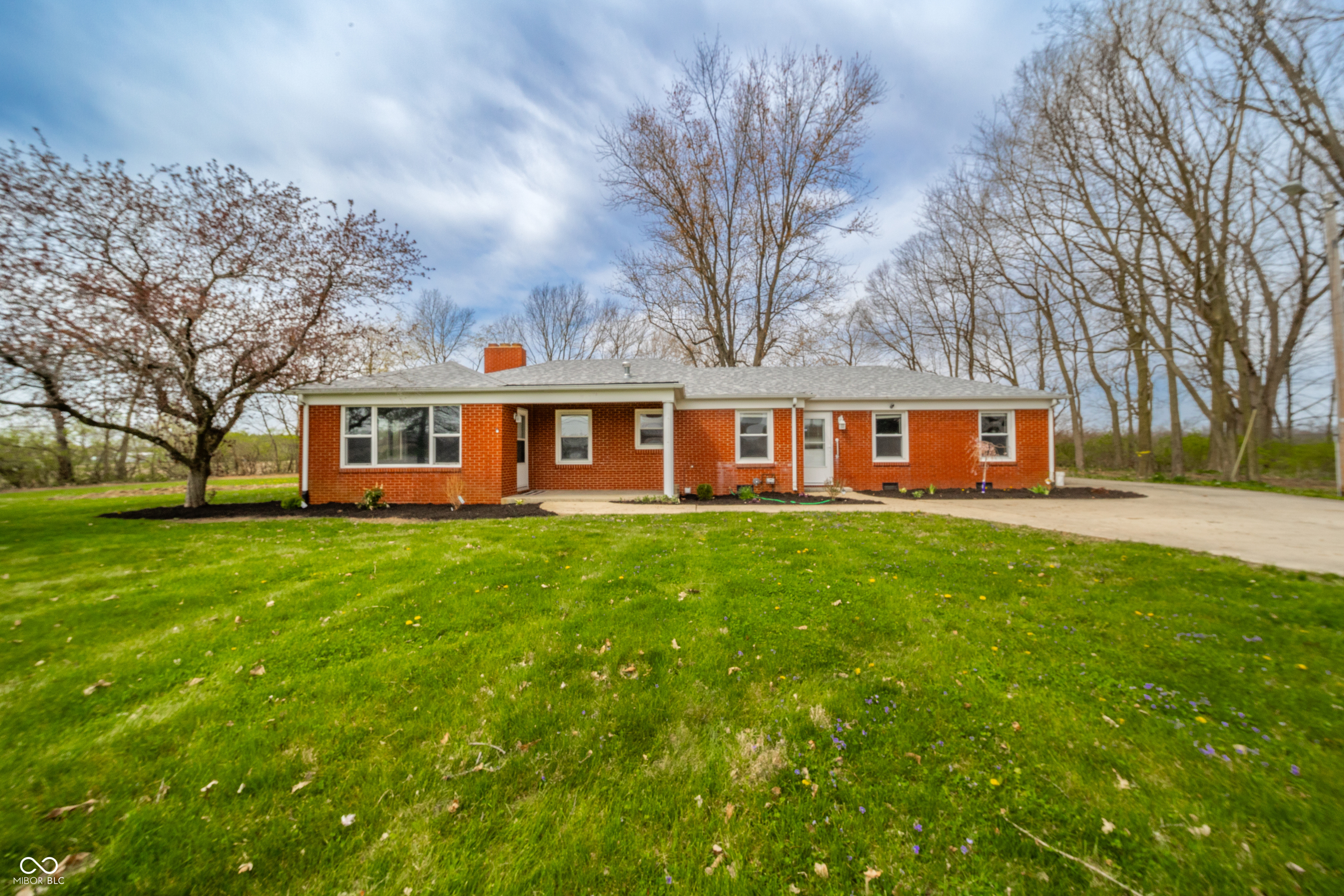 1911 N Rangeline Road