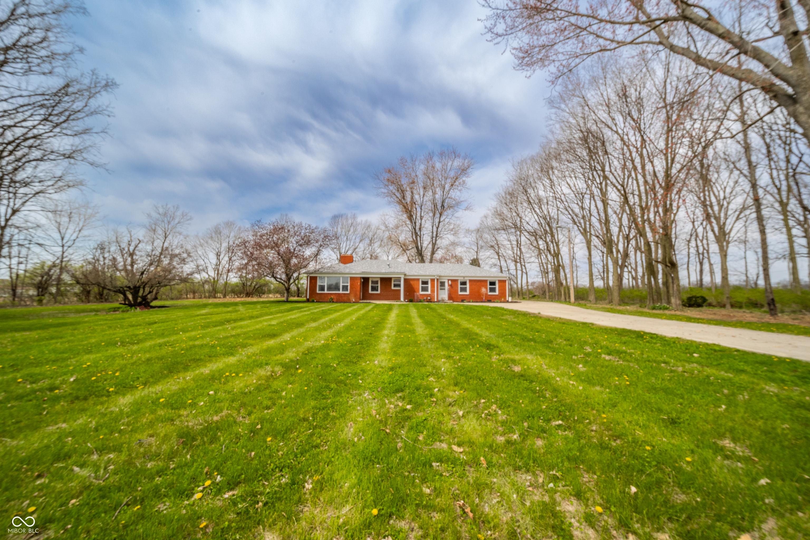 1911 N Rangeline Road