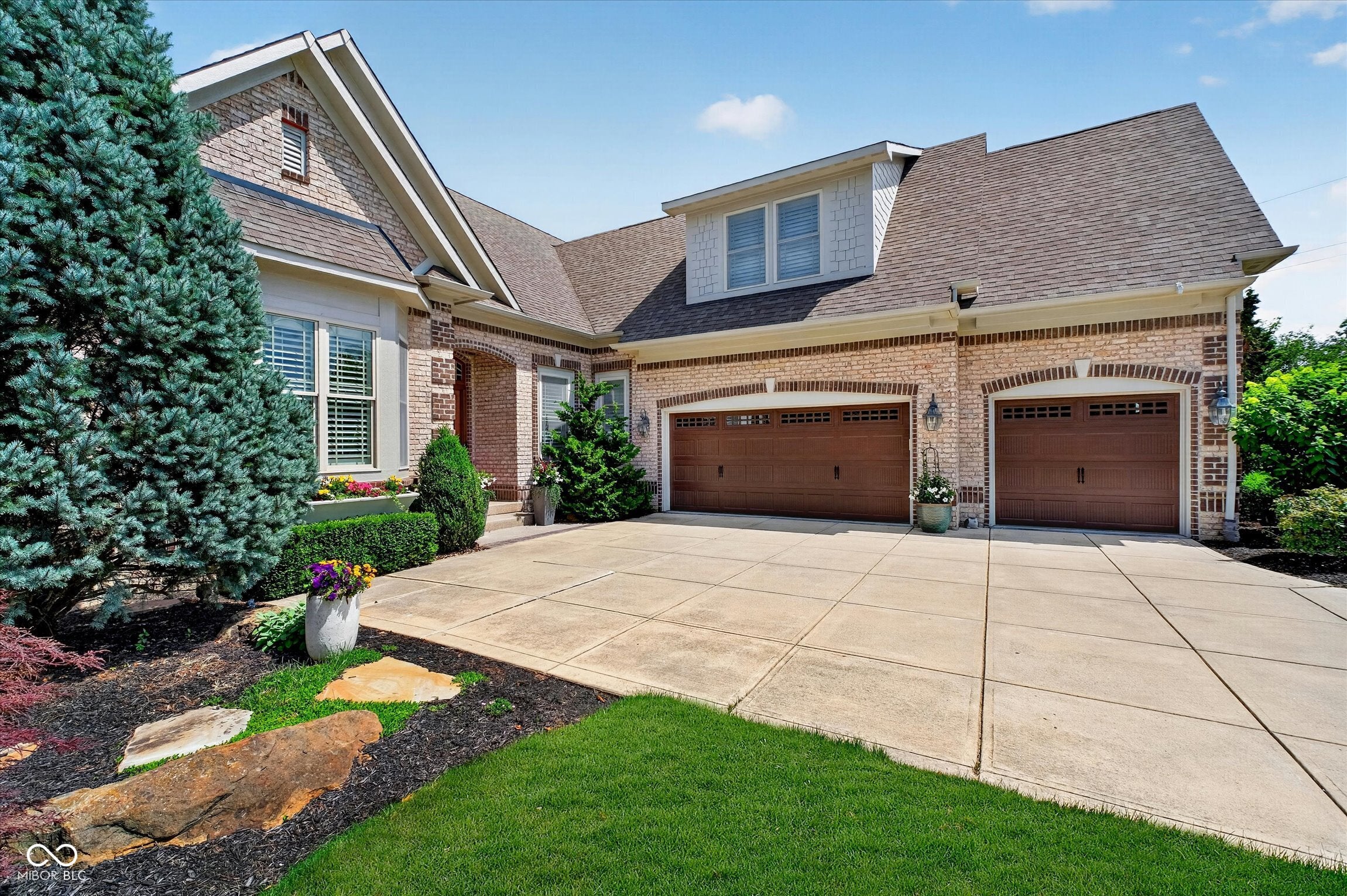 15752 Hawks Way