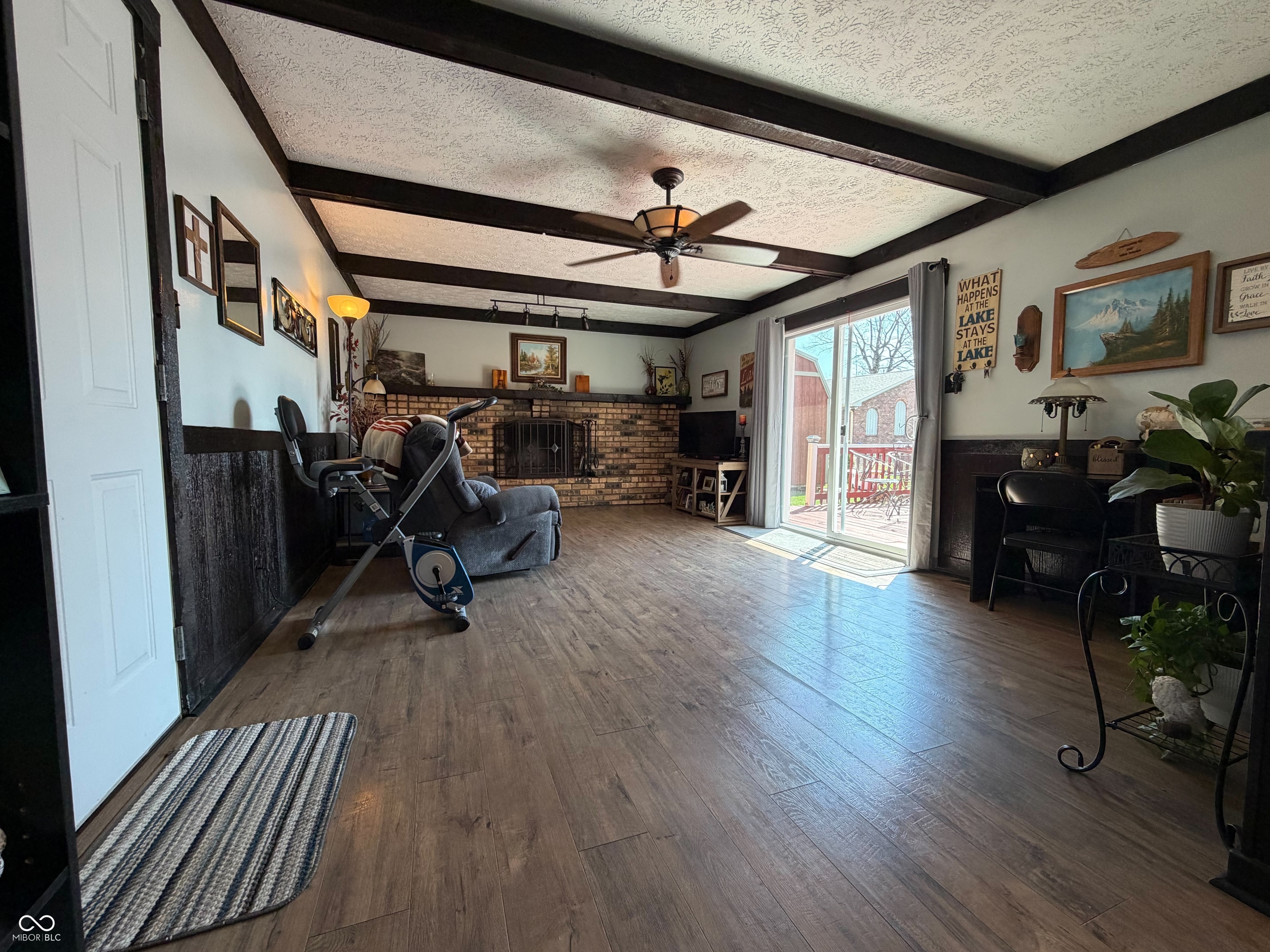 4689 N Frontage Road