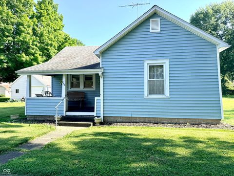 Photo of 205 W Walnut Street, Waynetown, IN 47990 (MLS # 22111091)