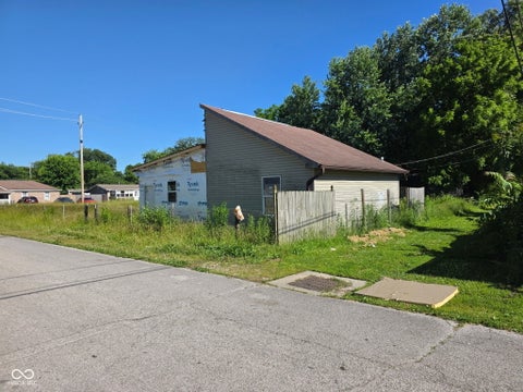 Photo of 3302 Foltz Street, Indianapolis, IN 46221 (MLS # 22105434)