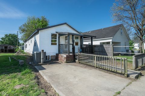 Photo of 811 W Laurel Street, Seymour, IN 47274 (MLS # 22097221)