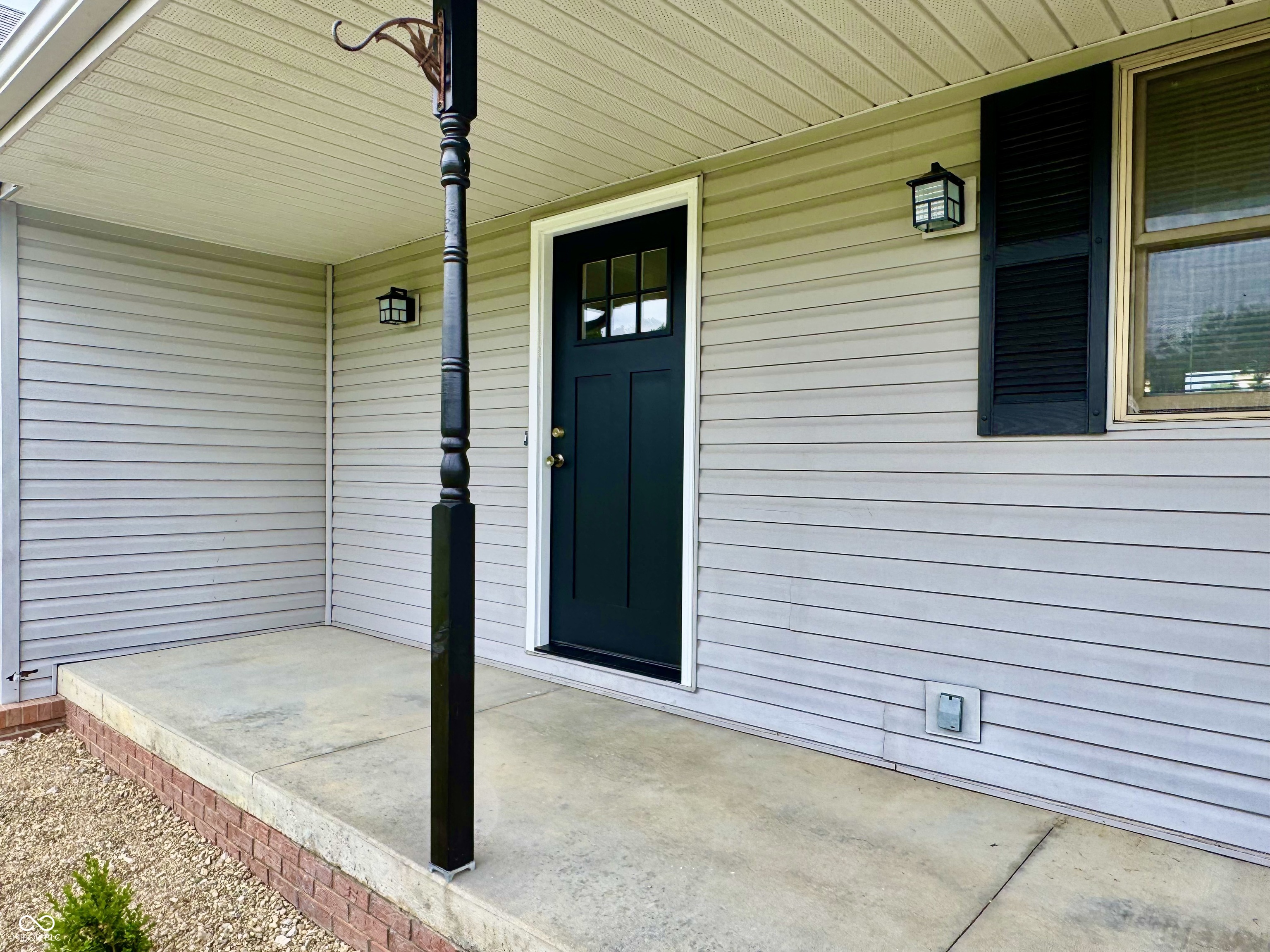 1900 Deece Drive