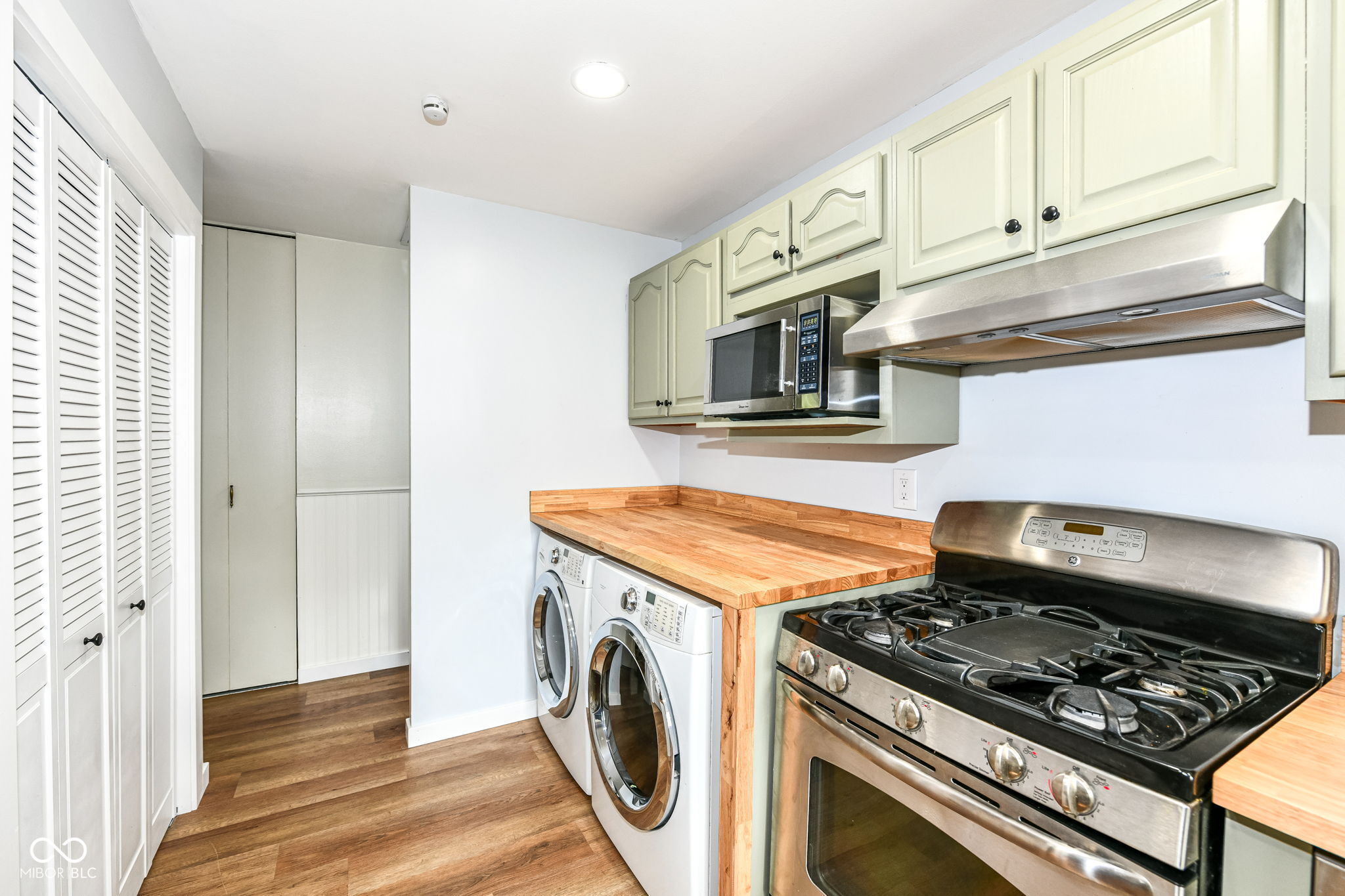 Indianapolis, Indiana 46256, United States, 3 Bedrooms Bedrooms, ,2 BathroomsBathrooms,Residential,Pending,42454