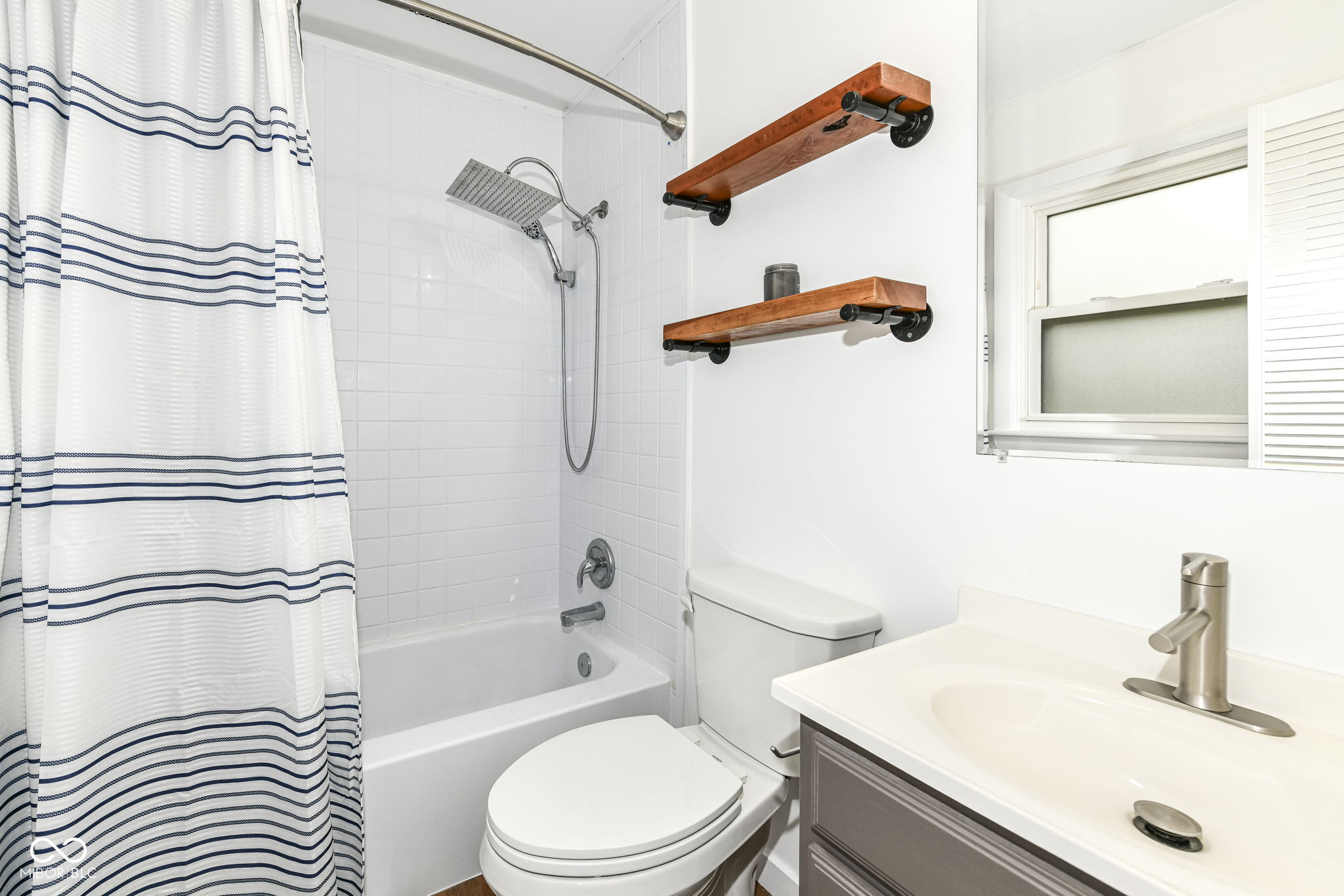 Indianapolis, Indiana 46256, United States, 3 Bedrooms Bedrooms, ,2 BathroomsBathrooms,Residential,Pending,42454