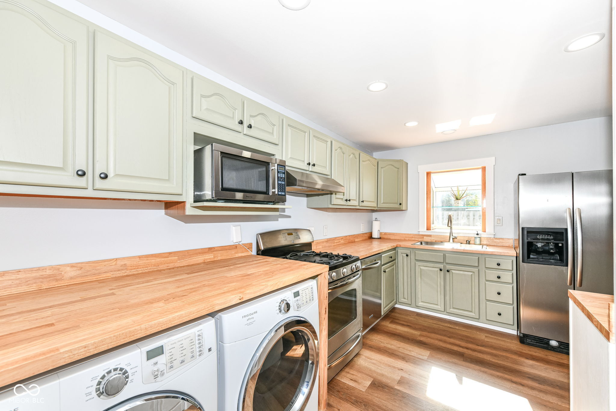 Indianapolis, Indiana 46256, United States, 3 Bedrooms Bedrooms, ,2 BathroomsBathrooms,Residential,Pending,42454