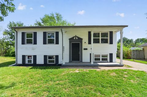 Photo of 9901 Strathmore Court, Indianapolis, IN 46235 (MLS # 22097156)