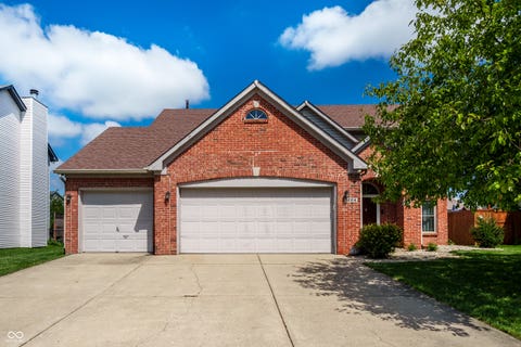Photo of 1224 Knapps Court, Greenwood, IN 46142 (MLS # 22122474)