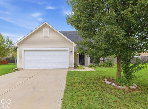 Photo of 6489 Enclave Court, Greenwood, IN 46143 (MLS # 22128091)