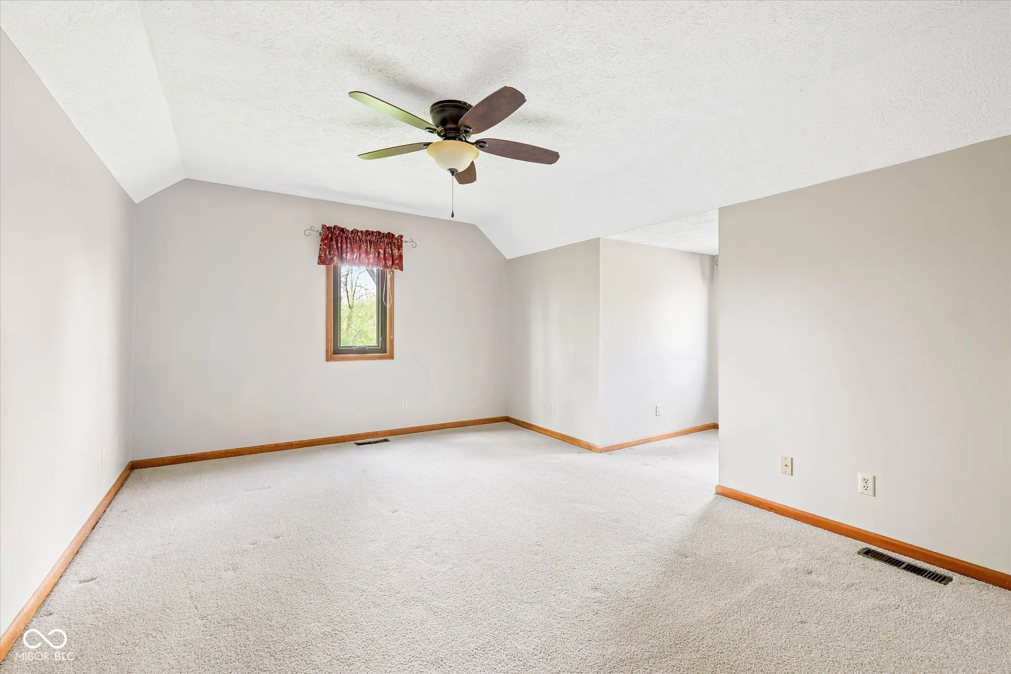 Brownsburg, Indiana 46112, United States, 3 Bedrooms Bedrooms, ,3 BathroomsBathrooms,Residential,Pending,121784