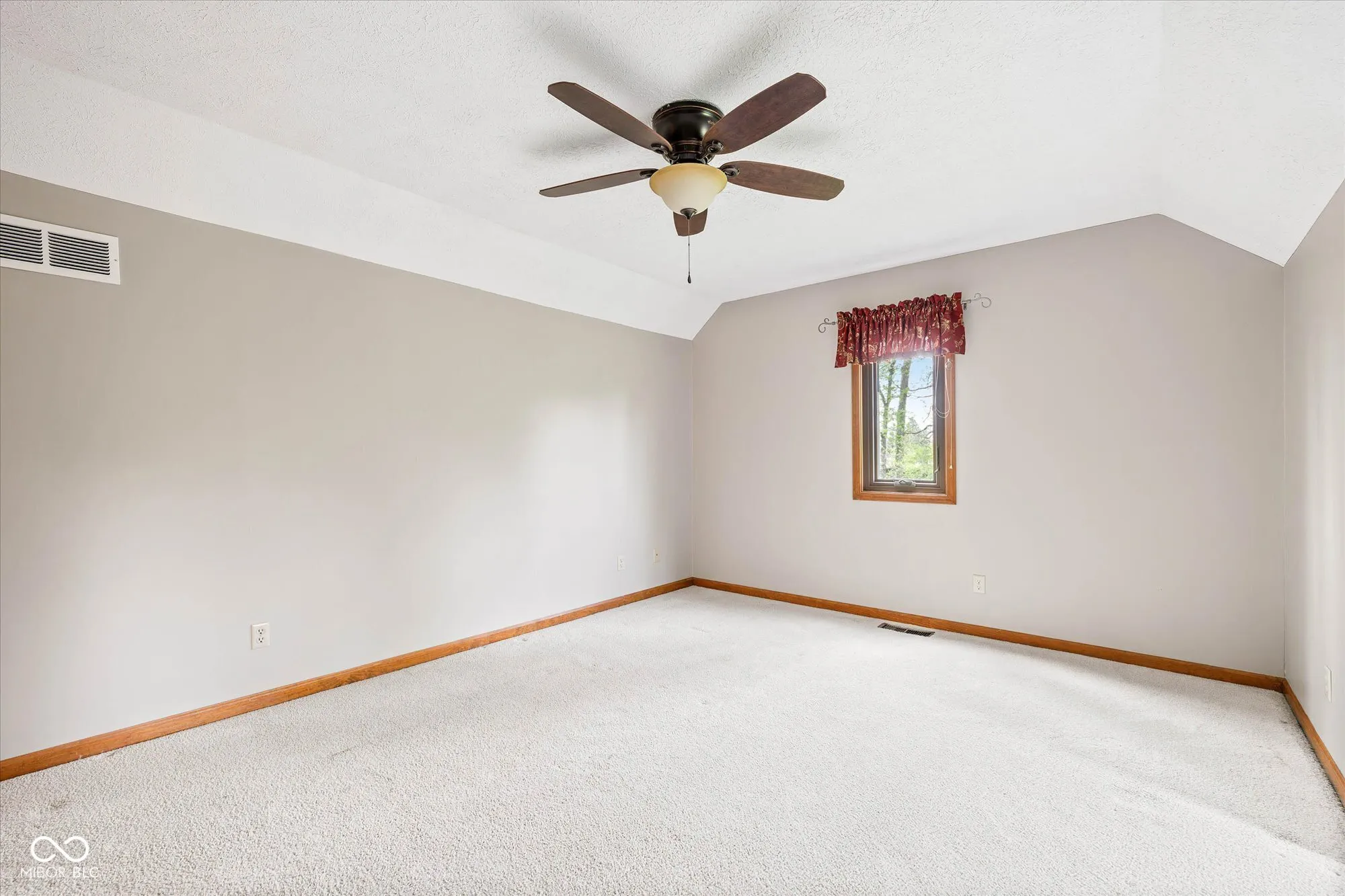 Brownsburg, Indiana 46112, United States, 3 Bedrooms Bedrooms, ,3 BathroomsBathrooms,Residential,Pending,121784