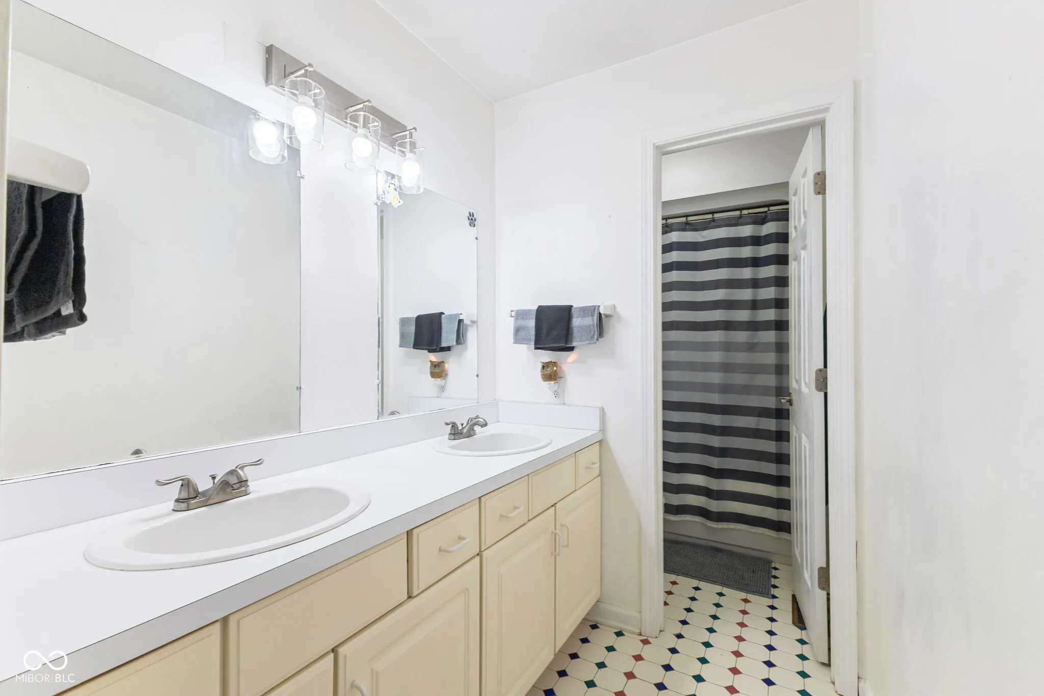 Greenfield, Indiana 46140, United States, 3 Bedrooms Bedrooms, ,3 BathroomsBathrooms,Residential,Active,163184