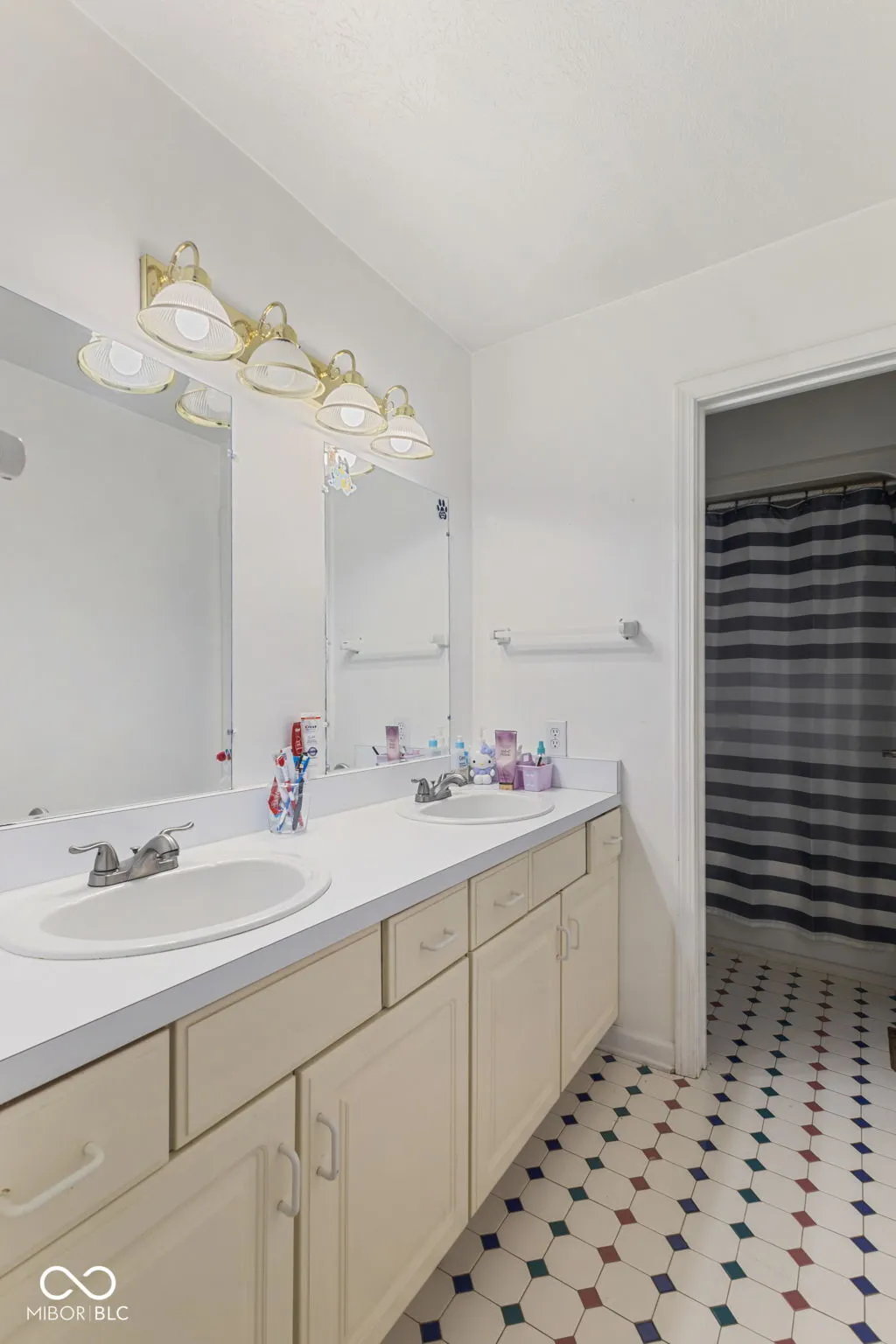 Greenfield, Indiana 46140, United States, 3 Bedrooms Bedrooms, ,3 BathroomsBathrooms,Residential,Active,163184