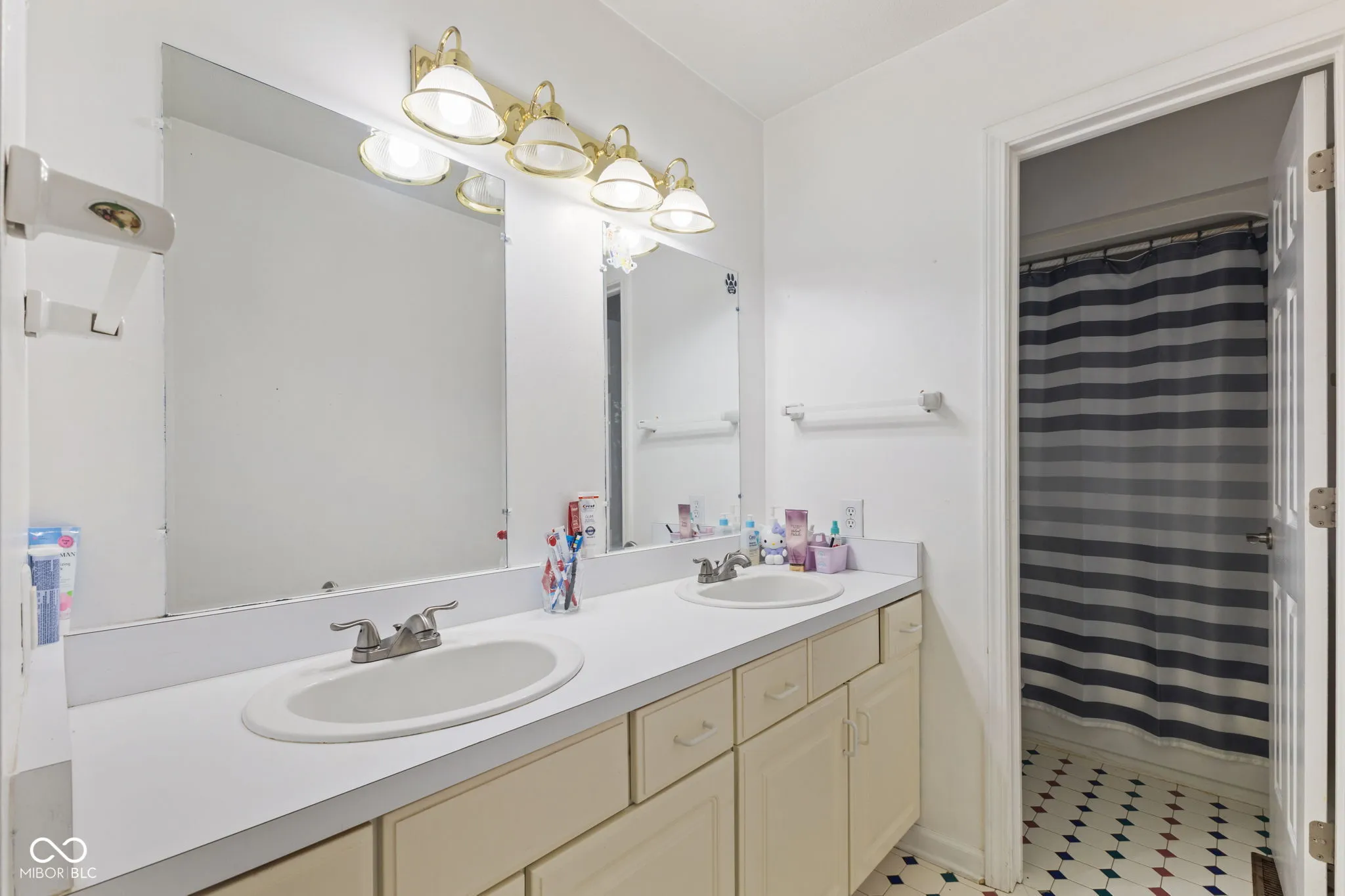 Greenfield, Indiana 46140, United States, 3 Bedrooms Bedrooms, ,3 BathroomsBathrooms,Residential,Active,163184