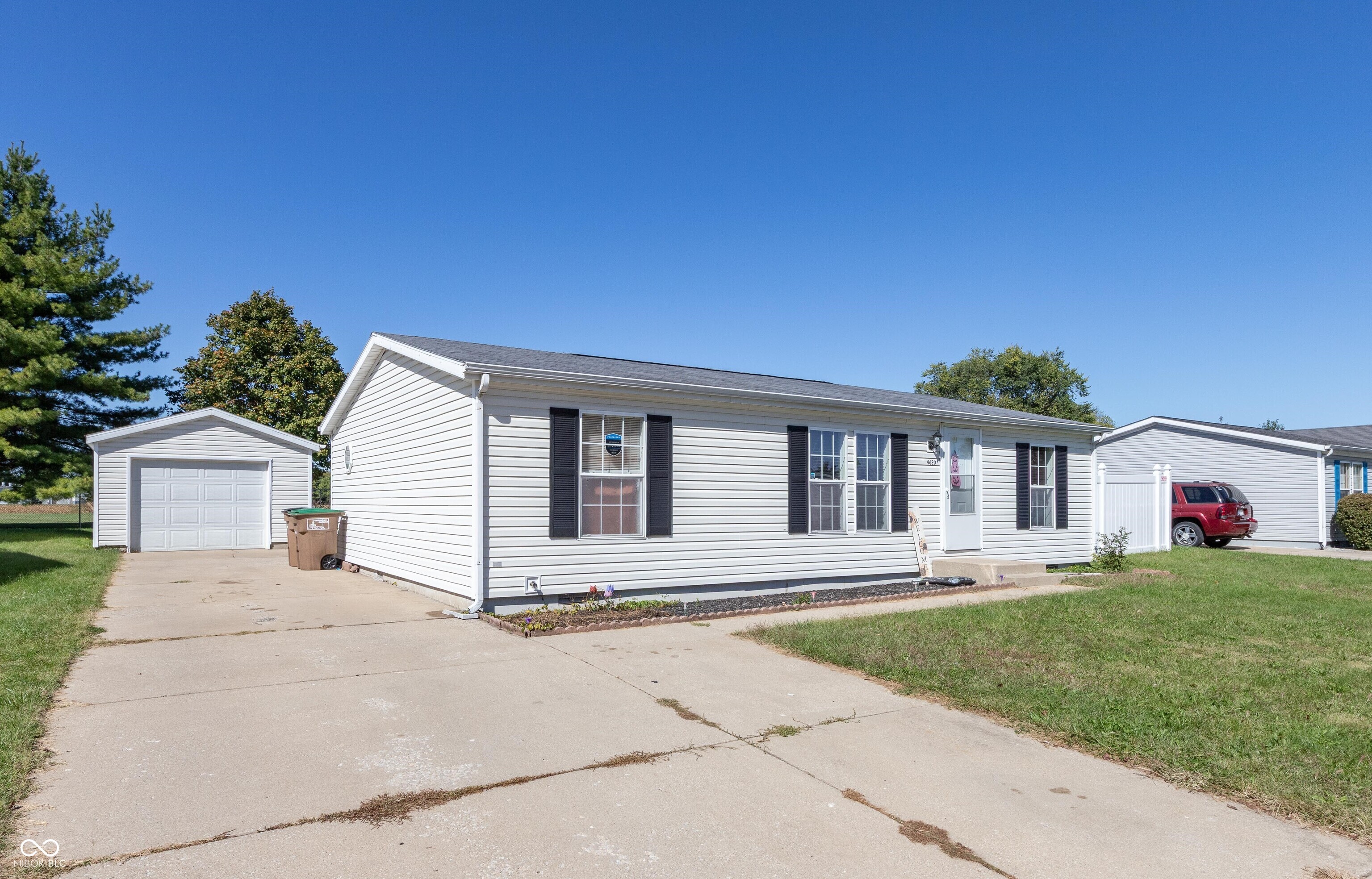 Photo 1 of 26 — 4620 Autumn Ridge Drive, Columbus, IN 47203