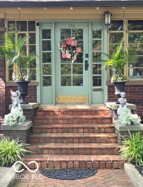 316 W Broadway Street