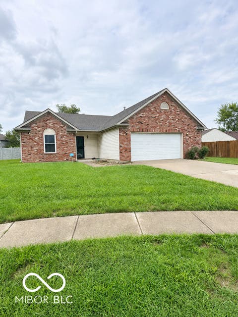Photo of 446 Grant Court, Avon, IN 46123 (MLS # 22117953)