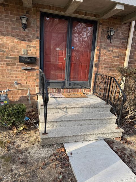 Photo of 1937 Bridgton Court, Indianapolis, IN 46219 (MLS # 22089238)