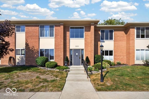 Photo of 528 E Hunters Drive #D, Carmel, IN 46032 (MLS # 22125003)