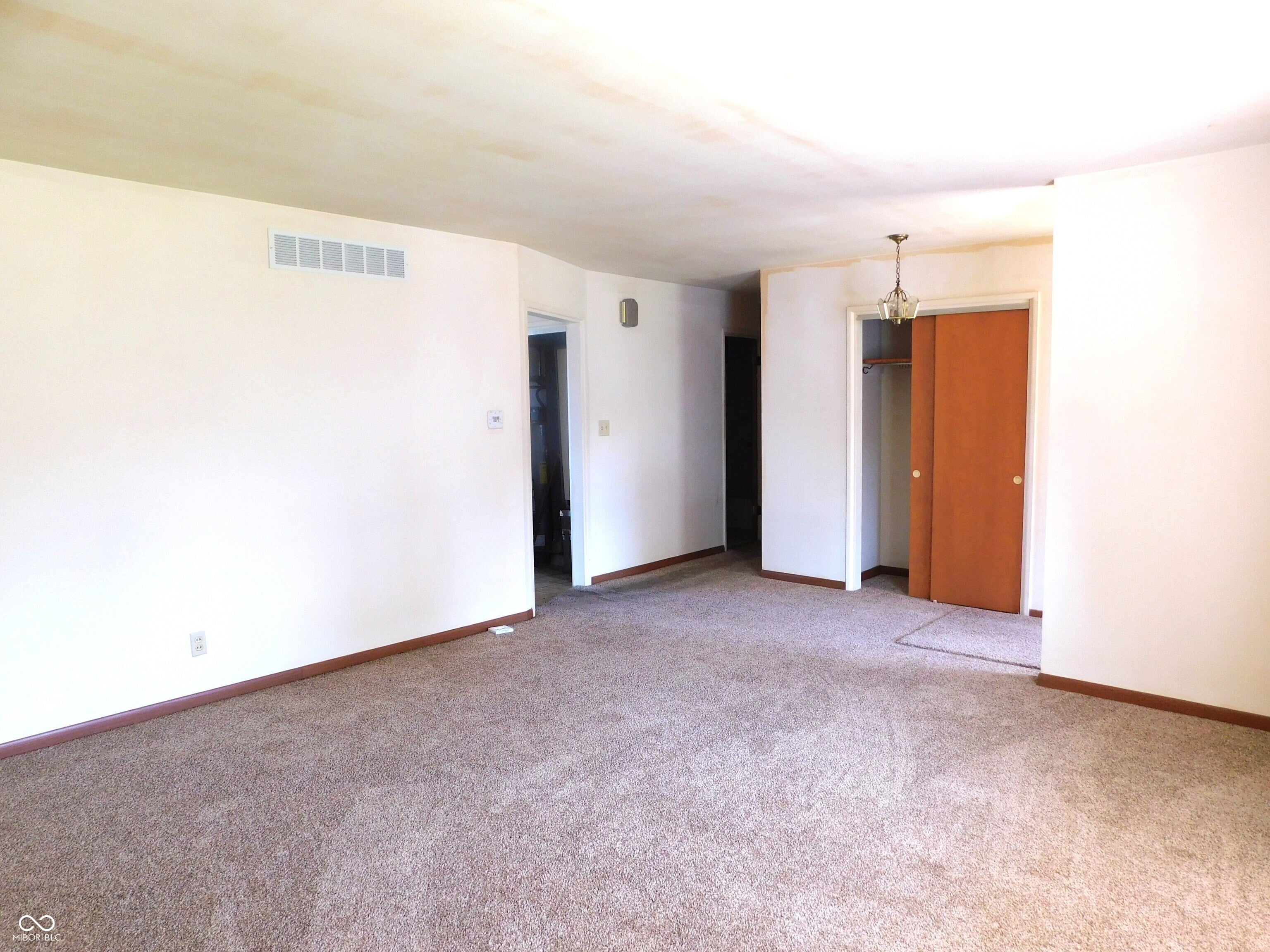 2017 N Nightingale Drive