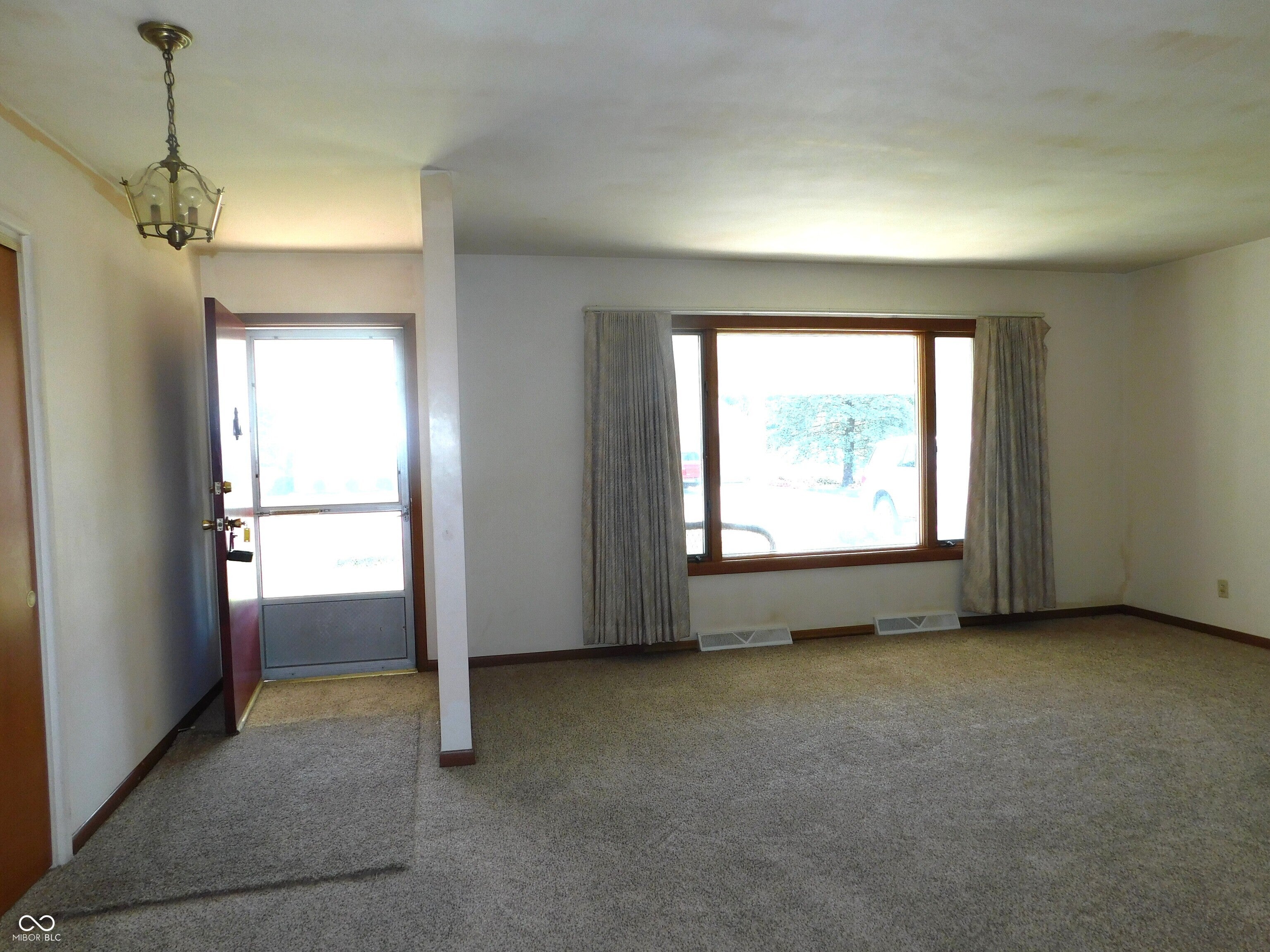 2017 N Nightingale Drive