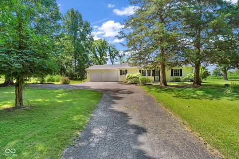 Photo of 5226 S Wellington Boulevard, Crawfordsville, IN 47933 (MLS # 22115718)