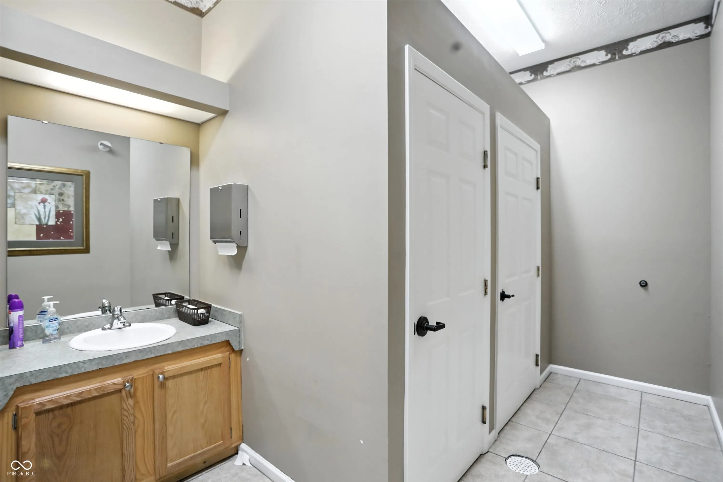 Indianapolis, Indiana 46237, United States, 2 Bedrooms Bedrooms, ,2 BathroomsBathrooms,Residential,Pending,156580