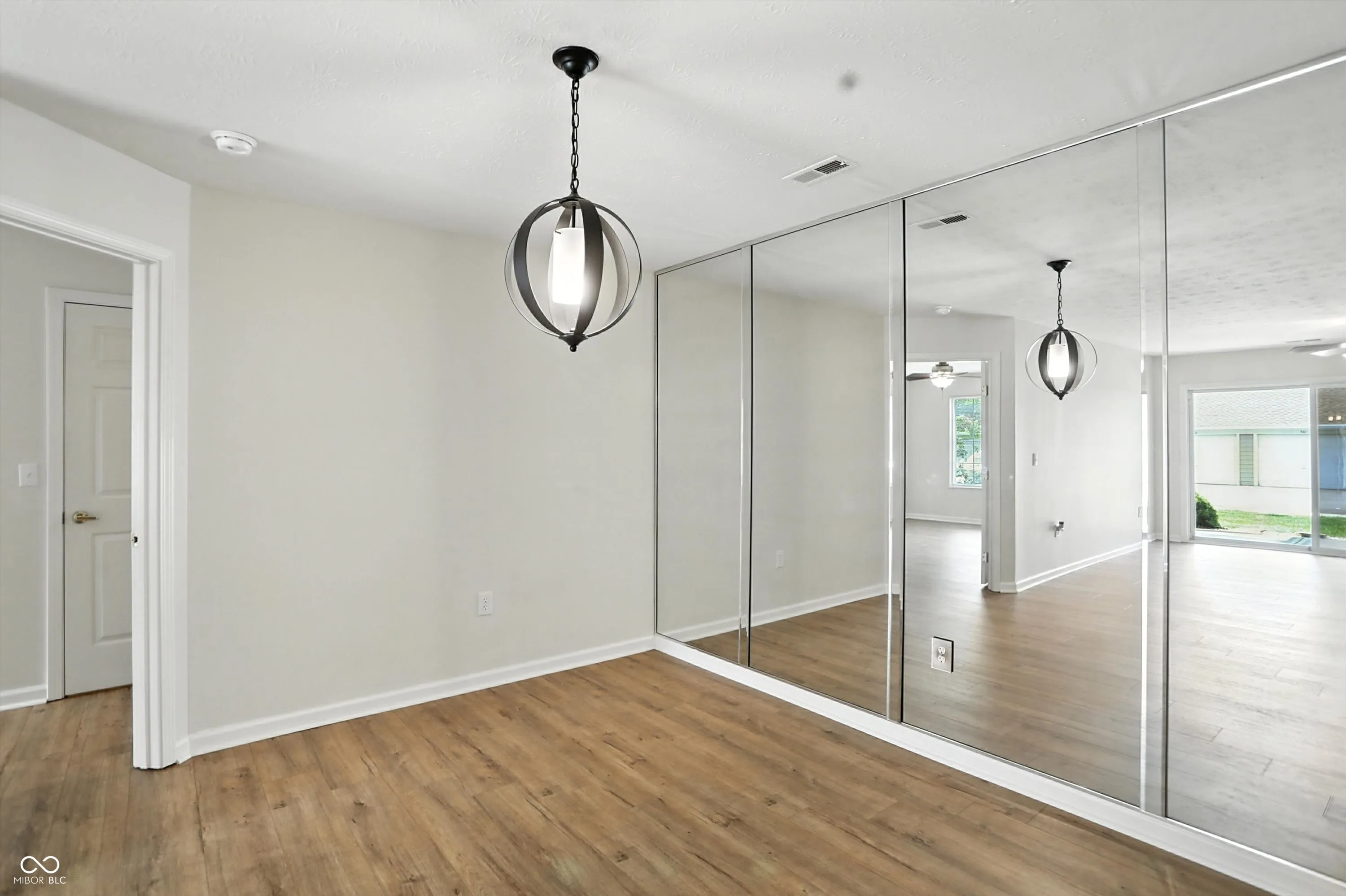 Indianapolis, Indiana 46237, United States, 2 Bedrooms Bedrooms, ,2 BathroomsBathrooms,Residential,Pending,156580