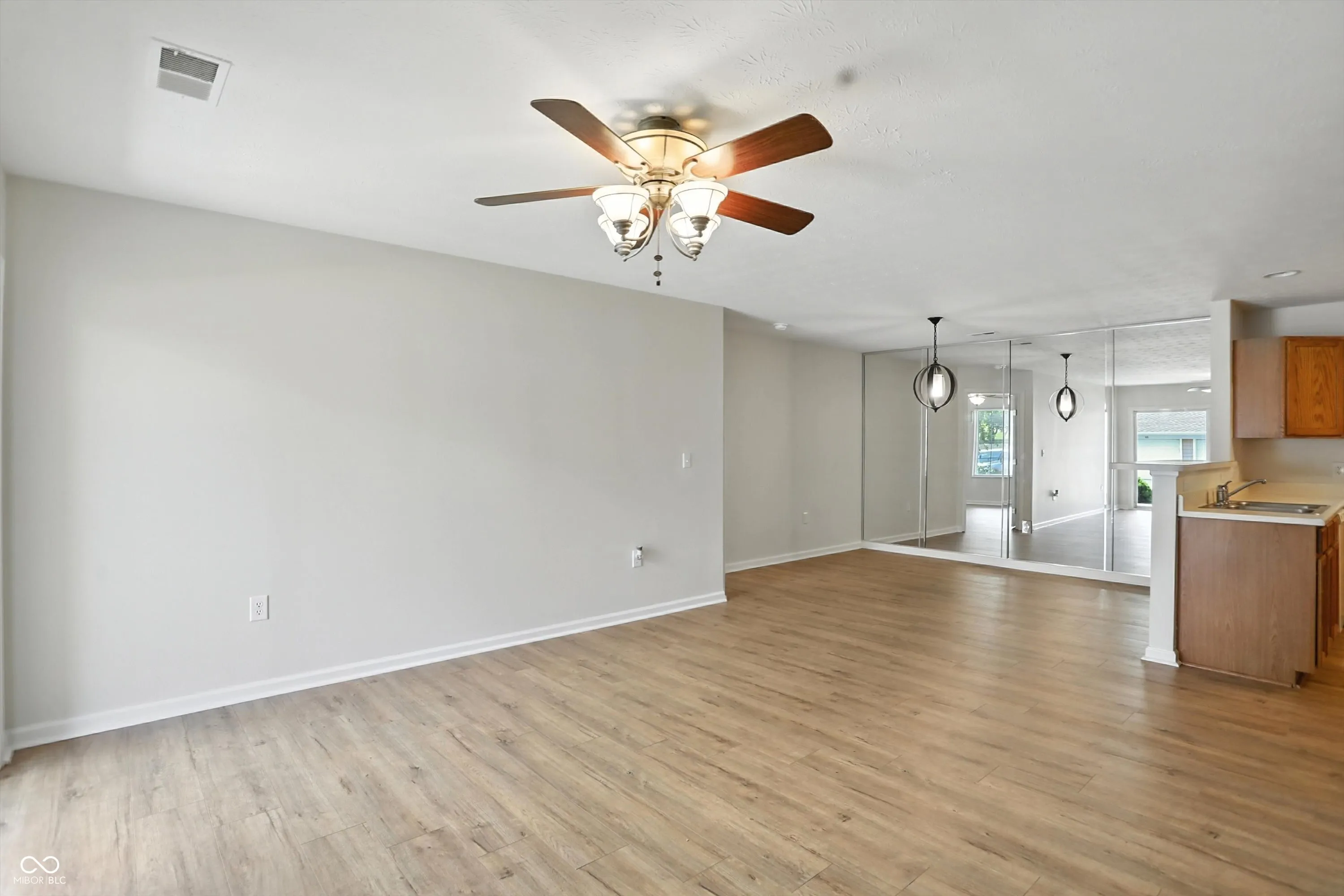 Indianapolis, Indiana 46237, United States, 2 Bedrooms Bedrooms, ,2 BathroomsBathrooms,Residential,Pending,156580