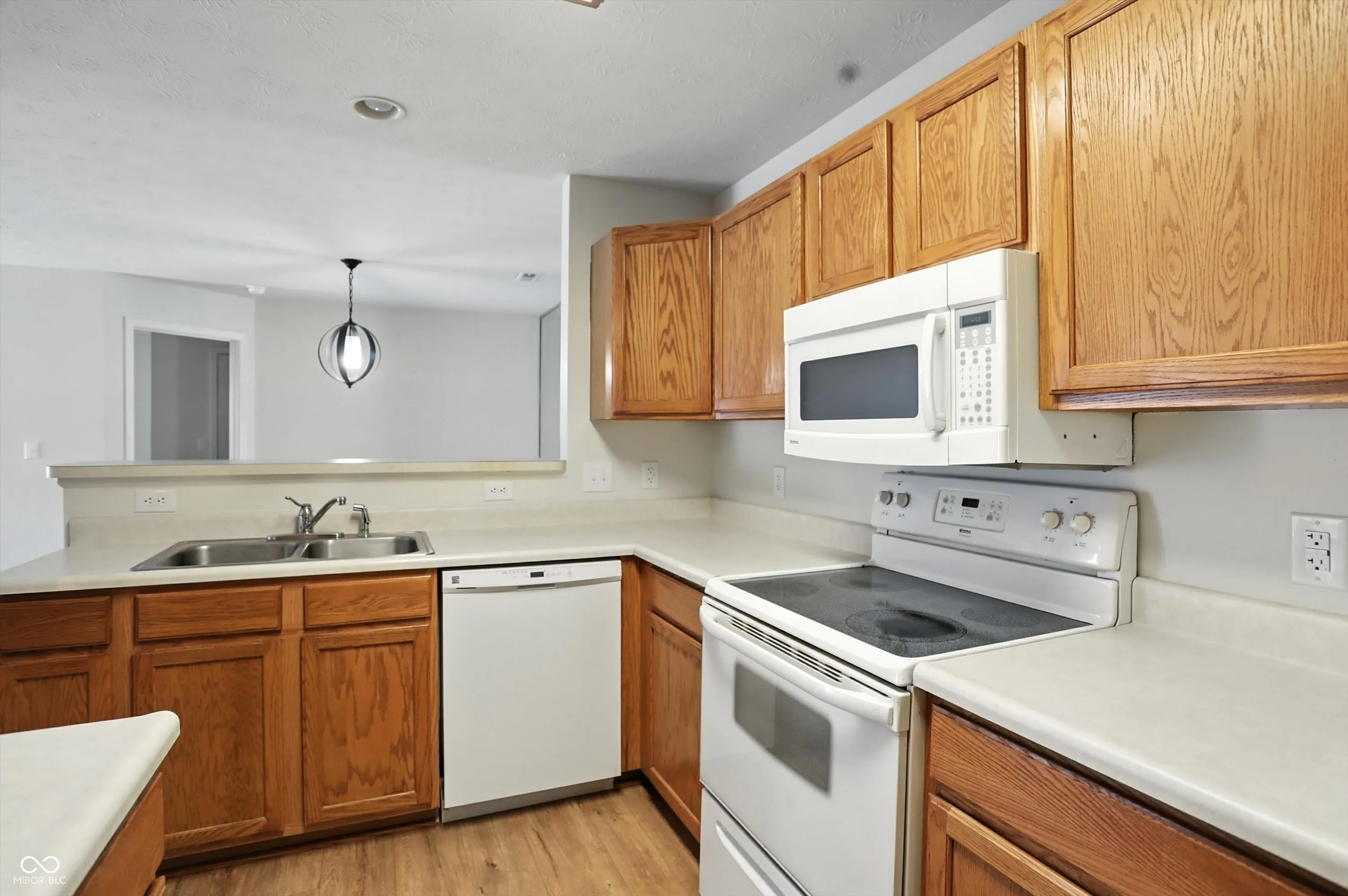 Indianapolis, Indiana 46237, United States, 2 Bedrooms Bedrooms, ,2 BathroomsBathrooms,Residential,Pending,156580