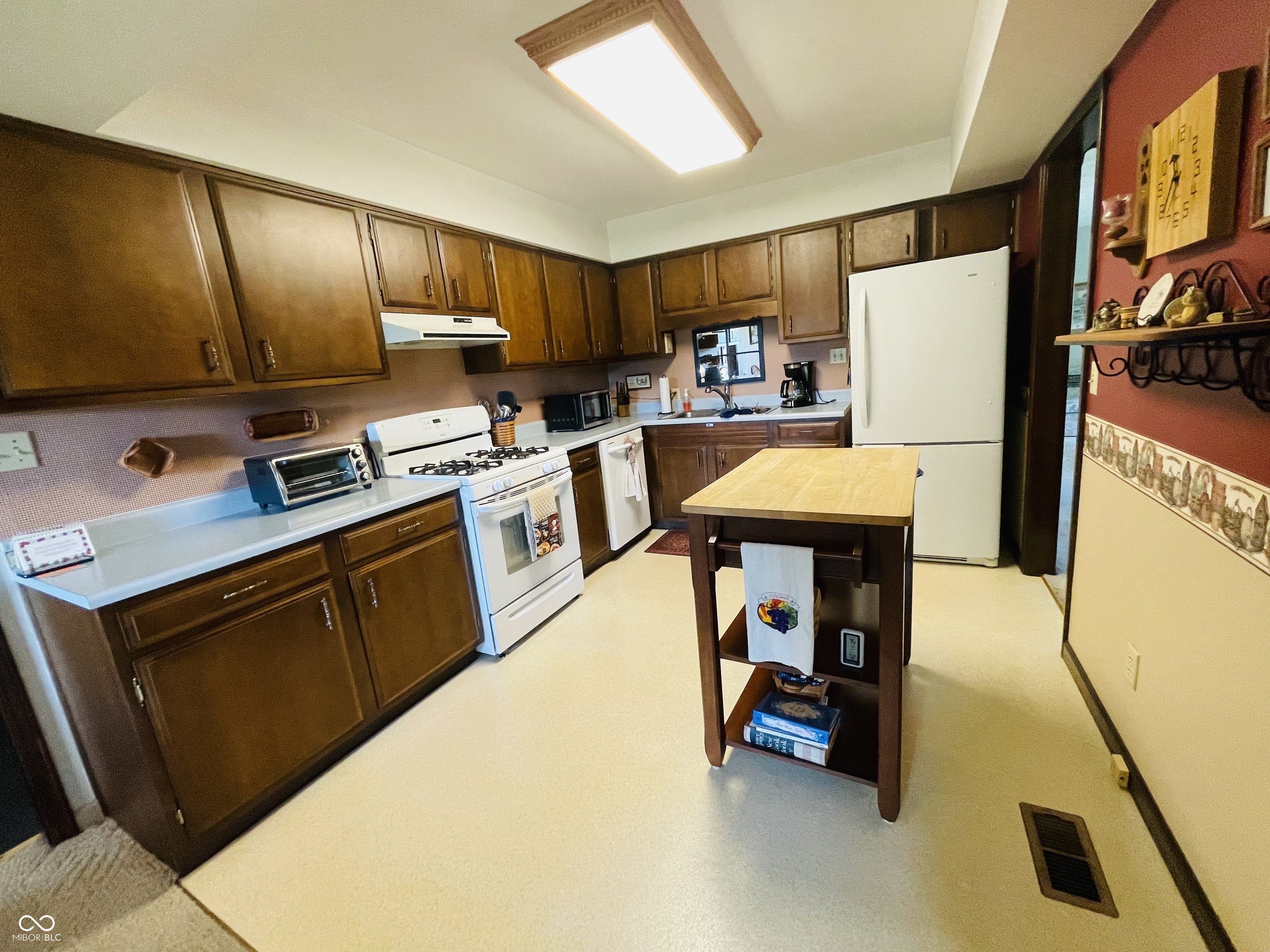 1008 Whispering Trail