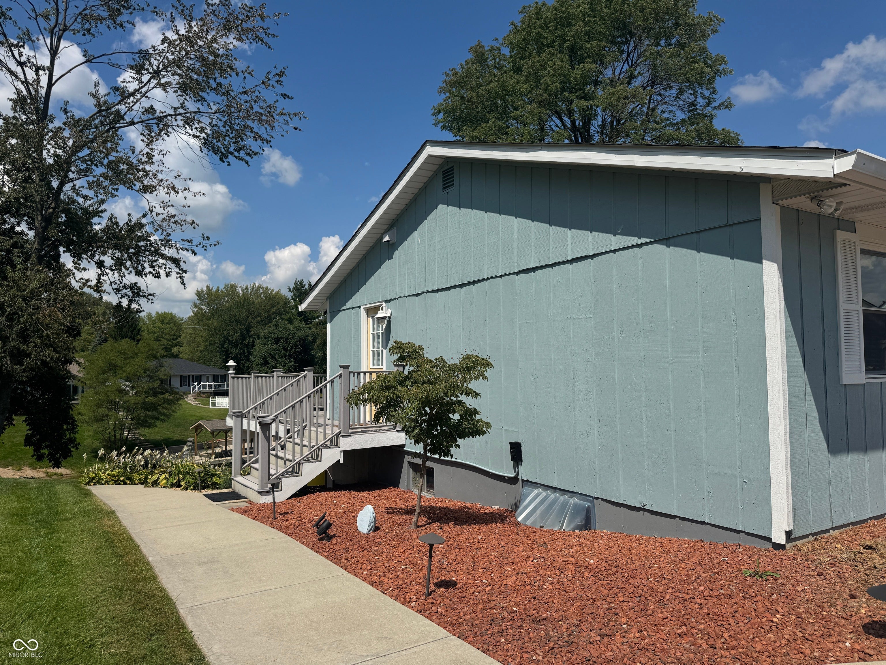 27 SW Santee Drive