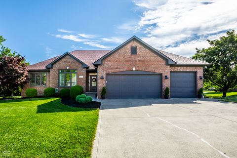 Photo of 3608 Shoreline Drive, Greenwood, IN 46143 (MLS # 22107951)