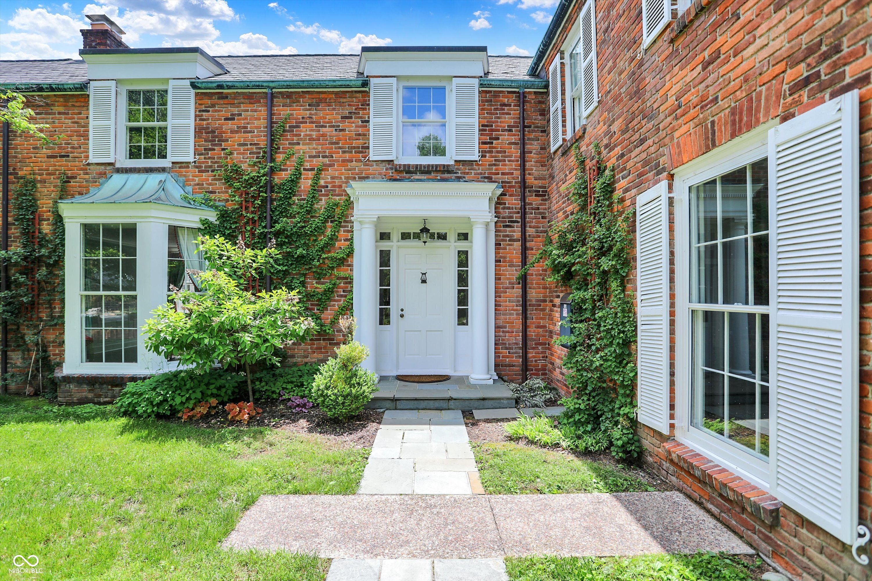 2505 Riverside Drive