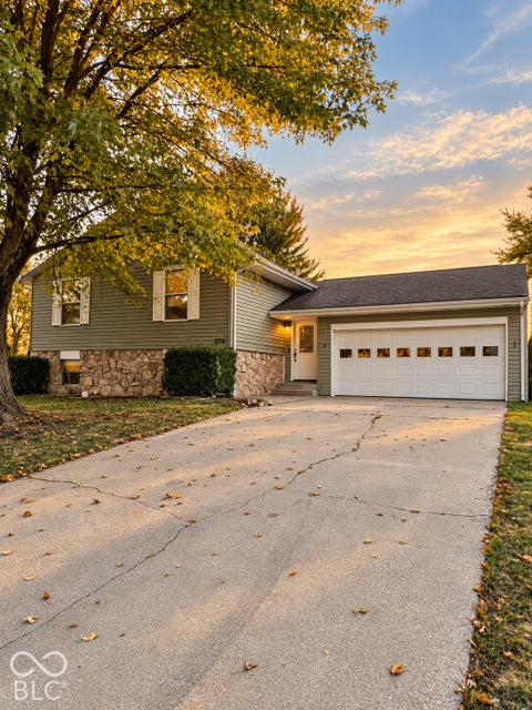 Photo of 326 Glenbrook Drive, Seymour, IN 47274 (MLS # 22130982)