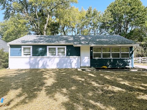 Photo of 6108 Roselawn Drive, Indianapolis, IN 46226 (MLS # 22082285)
